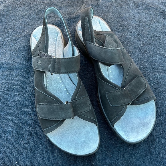 CLARKS SPRINGERS BLACK 7 wide Great Shape Look New - Picture 1 of 3